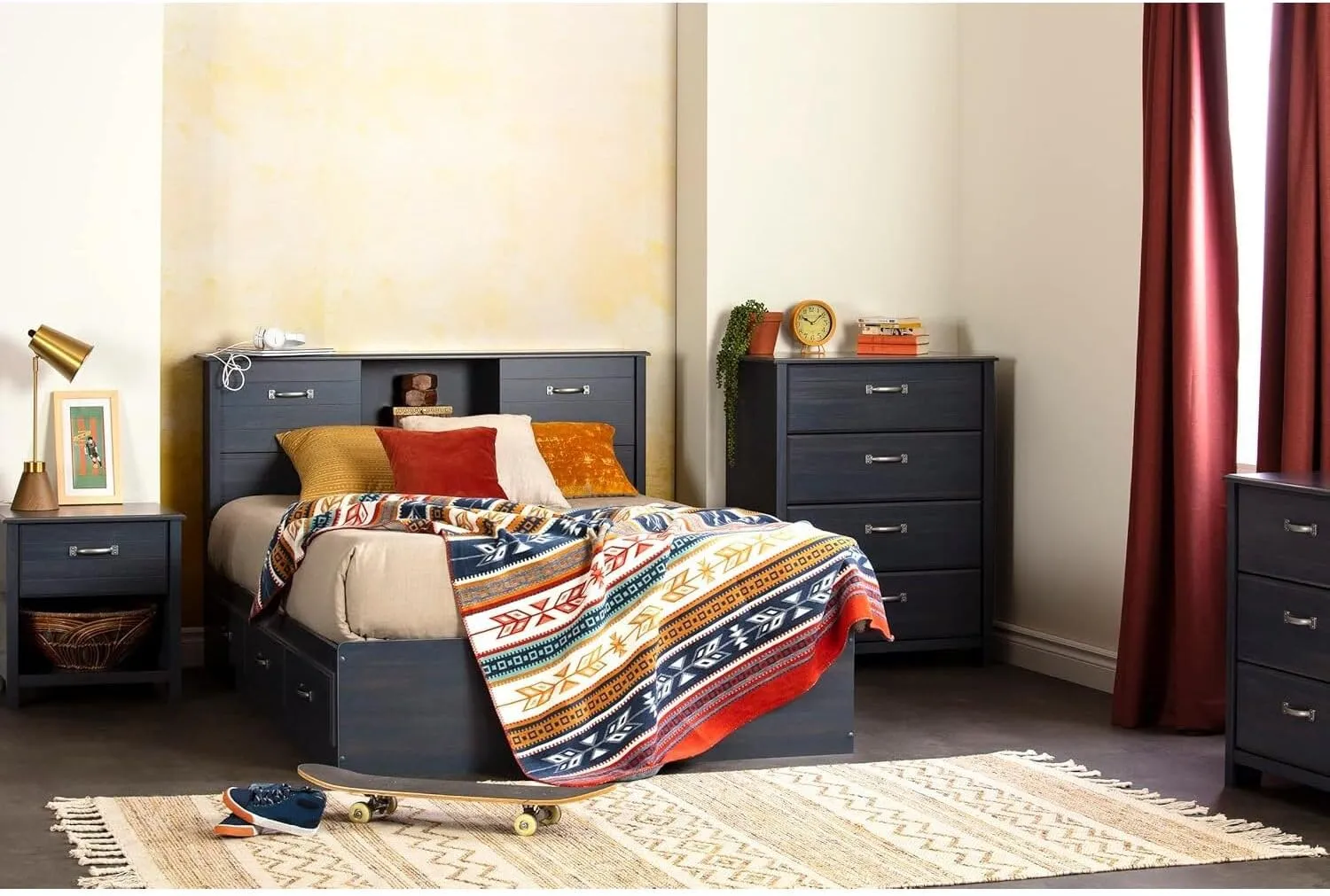 African Artistry Rectangular Nightstand, Trendy Finish, Bedroom Endtable, Night Table, Bed Night Stand, Functional Storage Solution for Bedrooms Blueberry/1 Drawer with Shelf
