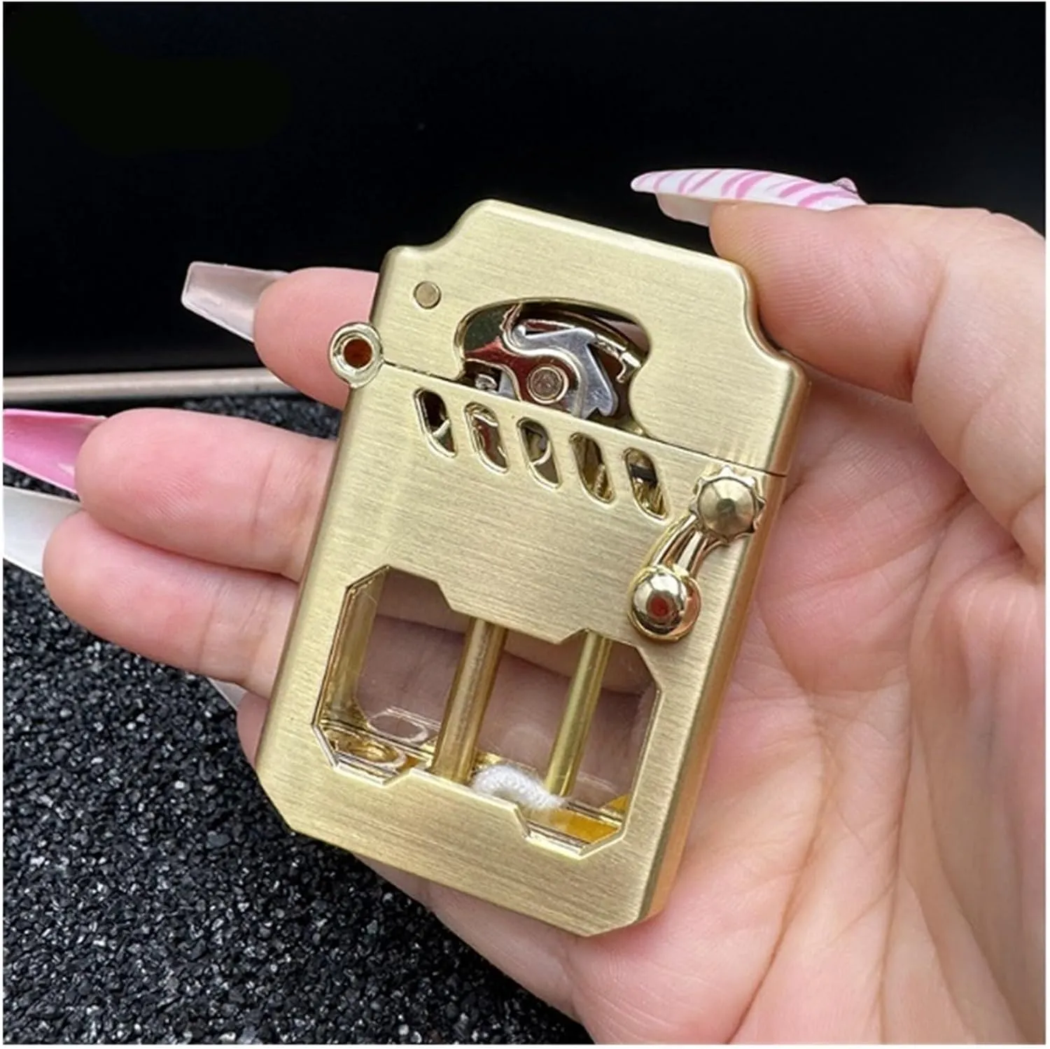 Old-fashioned metal kerosene lighter with fuel observation window, refillable kerosene lighter, rocker link drive gear ignition lighter, suitable for wilderness, travel, camping (fuel not included)(Go