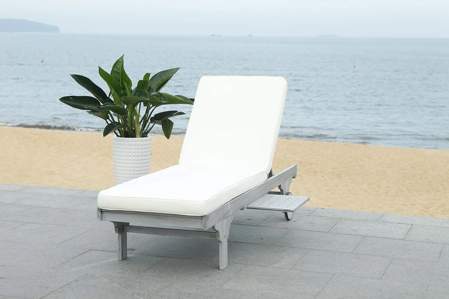 SAFAVIEH Outdoor Collection Newport Grey / Beige Cushion Built-in Side Table Adjustable Chaise Lounge Chair