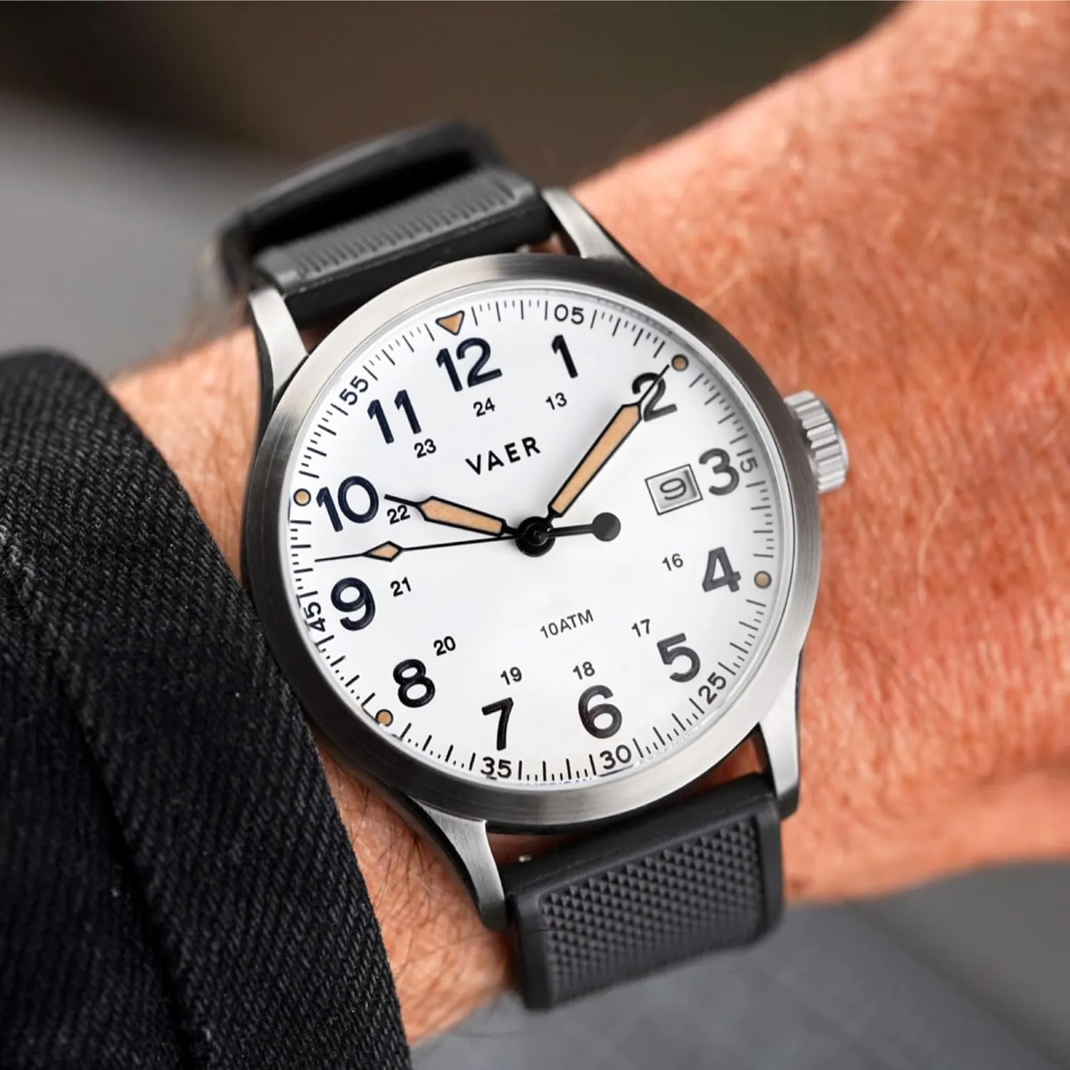 Vaer Men’s Field Watch, Quartz Movement for Accurate Timing, Scratch Resistant Sapphire Crystal, Locking Screw-Down Crown, Iconic Replica of The A-11 Military Watch for Men of WW2 - Gift Set for Men